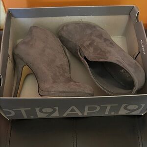 Apt. 9 Women's Apbrie Gray ankle Suede Heeled Boots